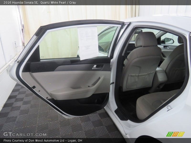 Quartz White Pearl / Gray 2016 Hyundai Sonata SE