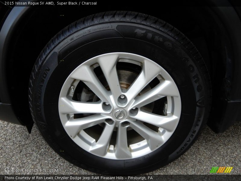 Super Black / Charcoal 2015 Nissan Rogue SV AWD
