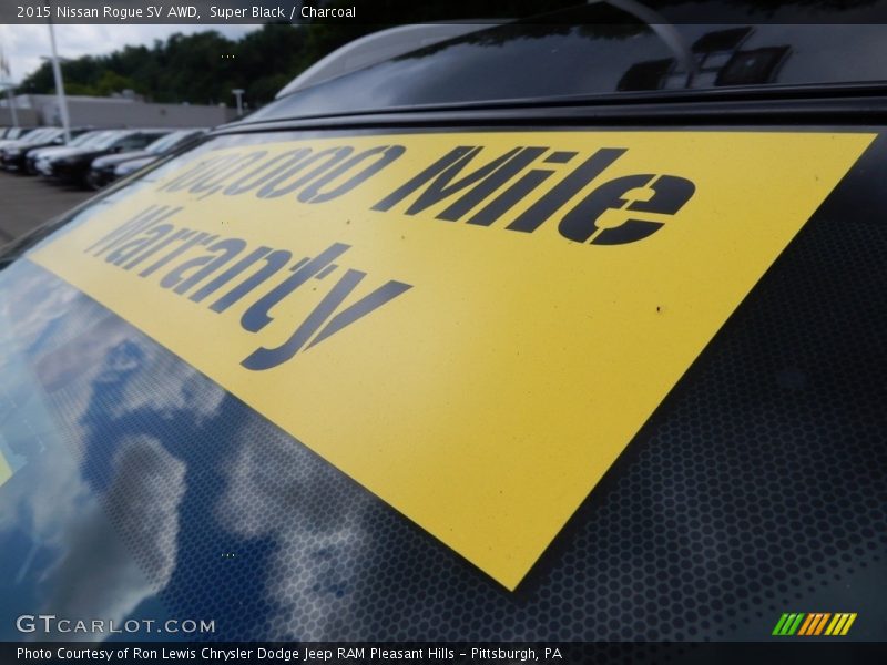 Super Black / Charcoal 2015 Nissan Rogue SV AWD