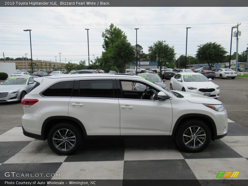Blizzard Pearl White / Black 2019 Toyota Highlander XLE