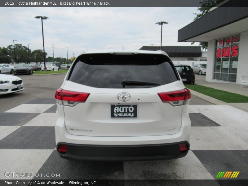 Blizzard Pearl White / Black 2019 Toyota Highlander XLE