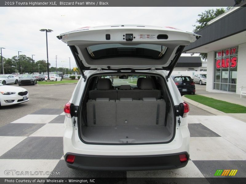 Blizzard Pearl White / Black 2019 Toyota Highlander XLE