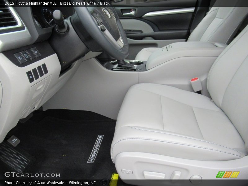 Blizzard Pearl White / Black 2019 Toyota Highlander XLE