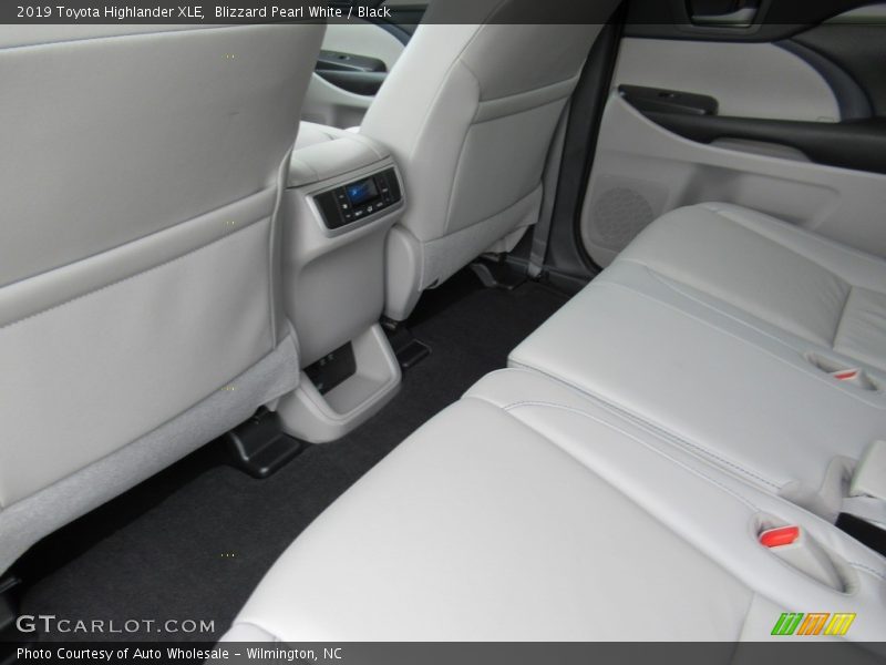 Blizzard Pearl White / Black 2019 Toyota Highlander XLE
