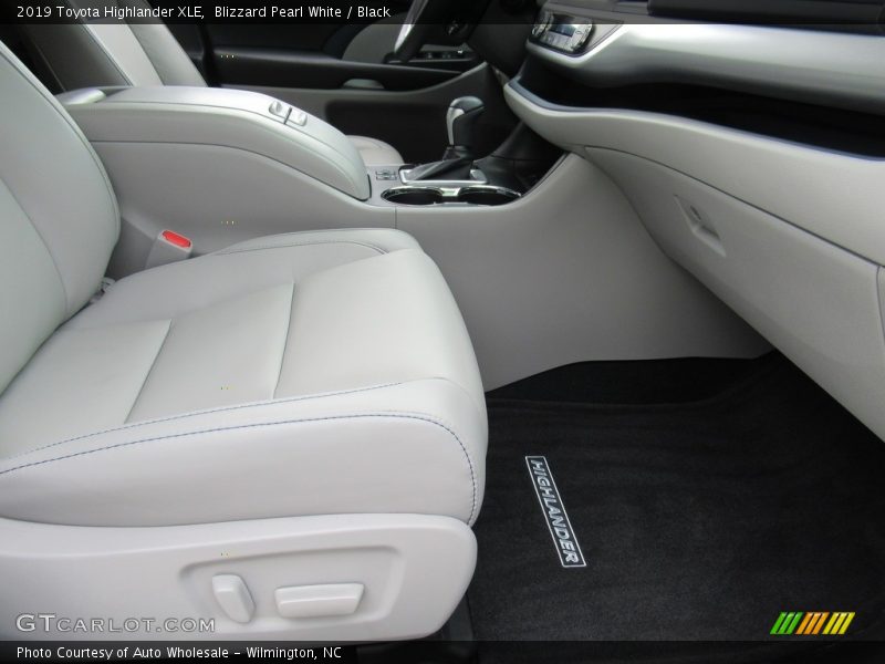 Blizzard Pearl White / Black 2019 Toyota Highlander XLE