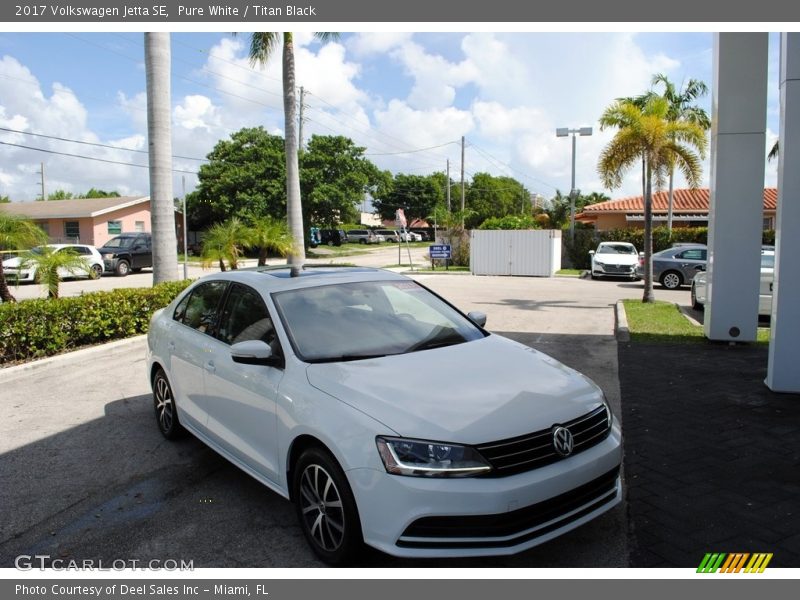 Pure White / Titan Black 2017 Volkswagen Jetta SE