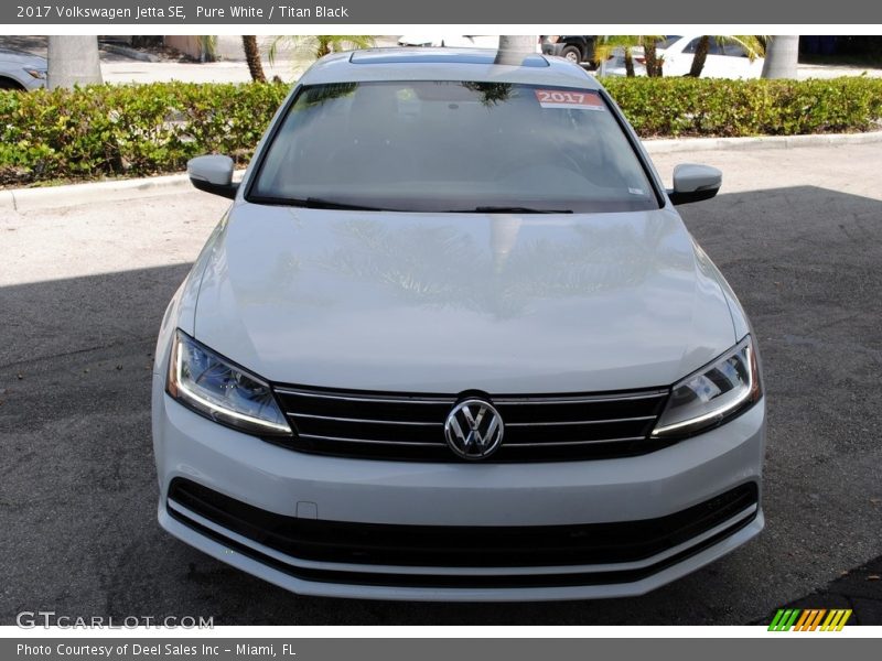 Pure White / Titan Black 2017 Volkswagen Jetta SE