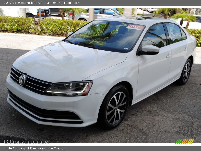 Pure White / Titan Black 2017 Volkswagen Jetta SE
