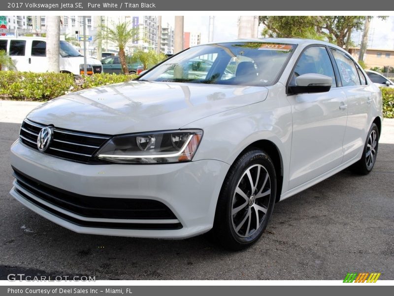 Pure White / Titan Black 2017 Volkswagen Jetta SE