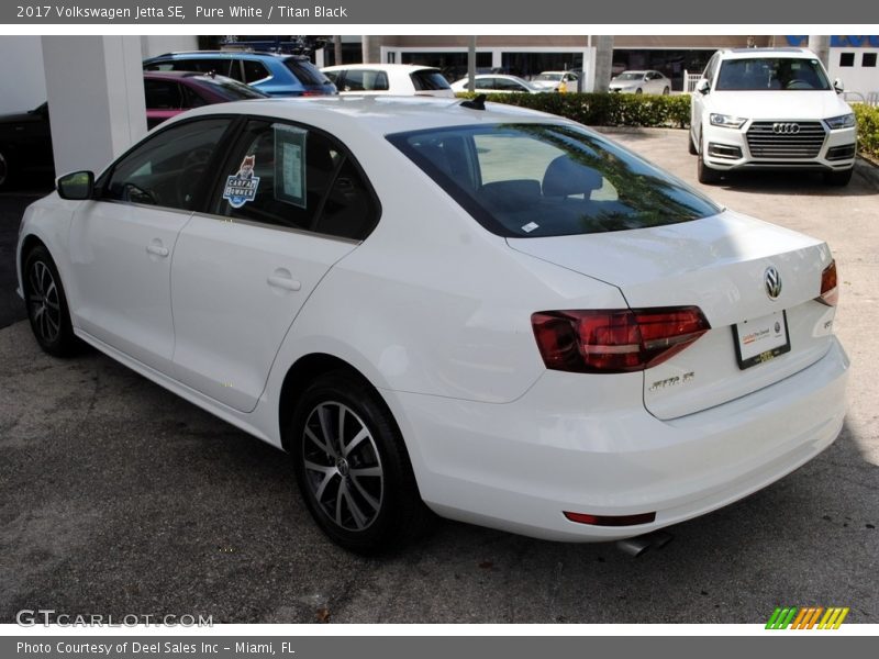 Pure White / Titan Black 2017 Volkswagen Jetta SE