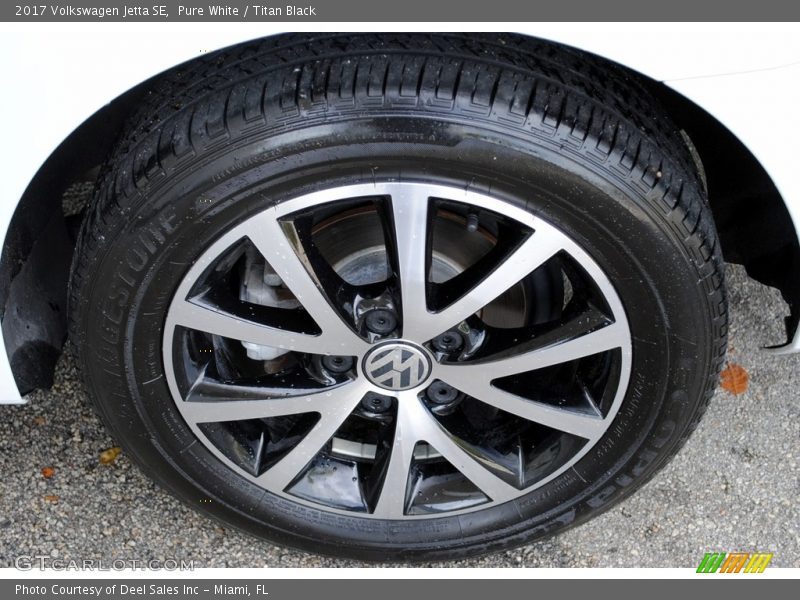 Pure White / Titan Black 2017 Volkswagen Jetta SE