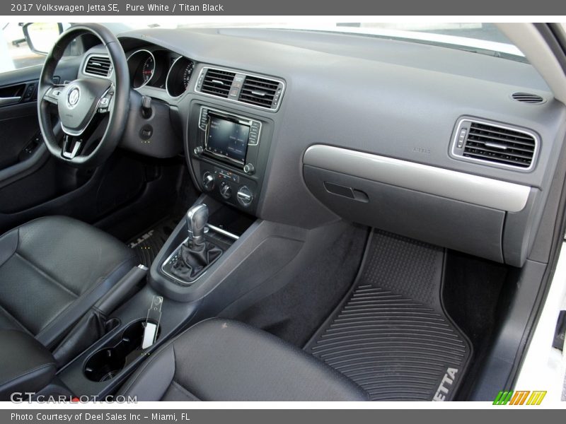 Pure White / Titan Black 2017 Volkswagen Jetta SE