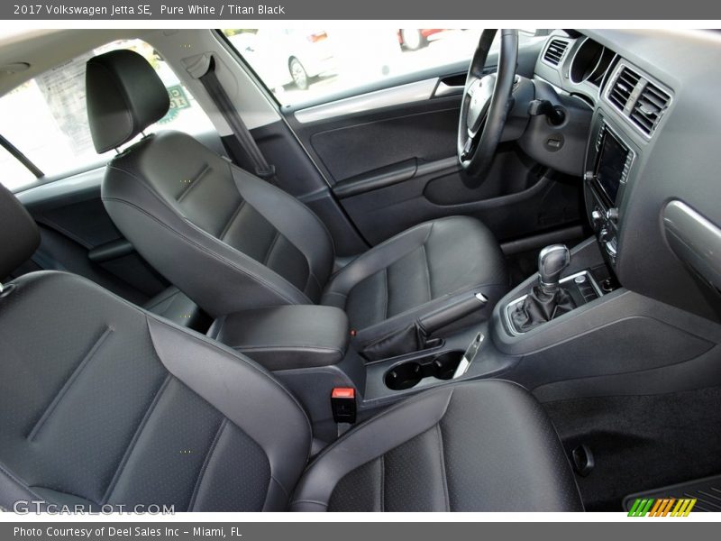 Pure White / Titan Black 2017 Volkswagen Jetta SE