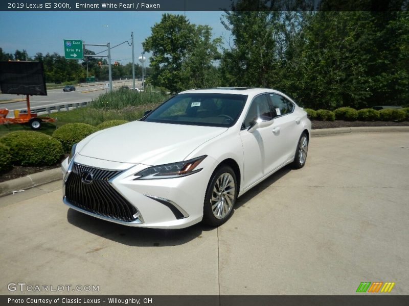 Eminent White Pearl / Flaxen 2019 Lexus ES 300h