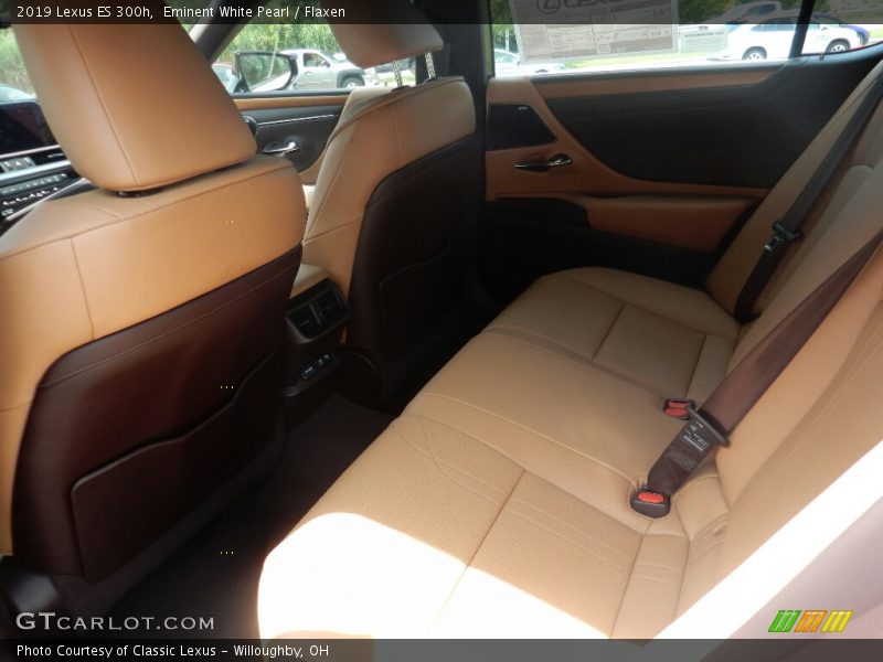 Eminent White Pearl / Flaxen 2019 Lexus ES 300h