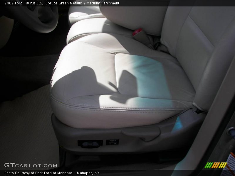 Spruce Green Metallic / Medium Parchment 2002 Ford Taurus SES