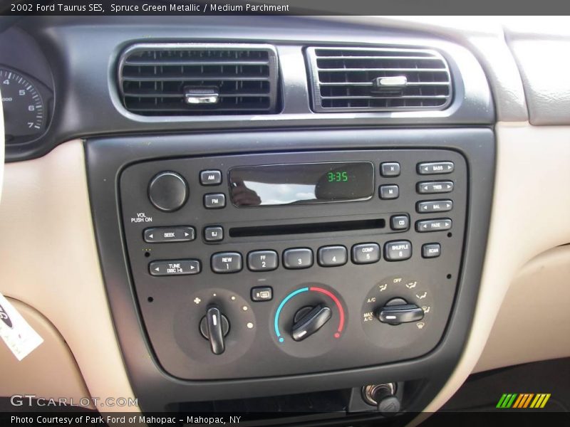 Spruce Green Metallic / Medium Parchment 2002 Ford Taurus SES