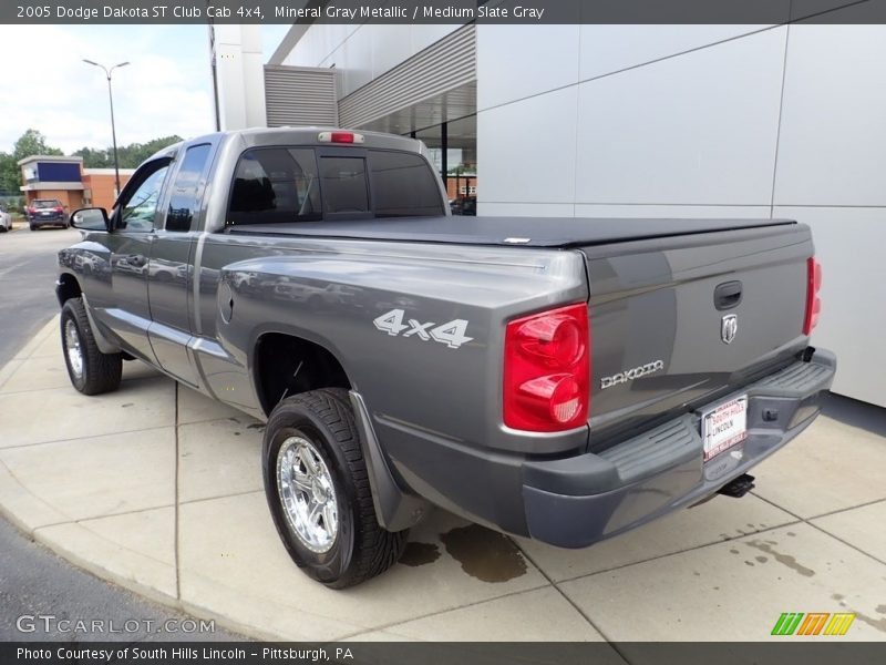 Mineral Gray Metallic / Medium Slate Gray 2005 Dodge Dakota ST Club Cab 4x4