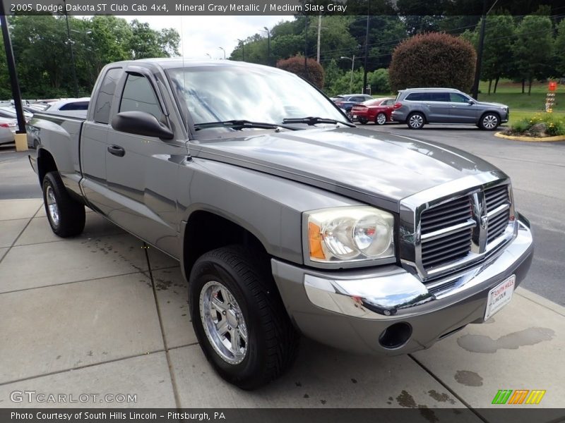 Mineral Gray Metallic / Medium Slate Gray 2005 Dodge Dakota ST Club Cab 4x4