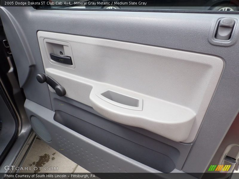 Mineral Gray Metallic / Medium Slate Gray 2005 Dodge Dakota ST Club Cab 4x4