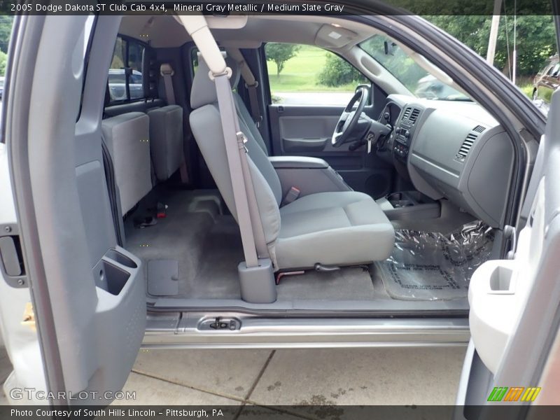 Mineral Gray Metallic / Medium Slate Gray 2005 Dodge Dakota ST Club Cab 4x4