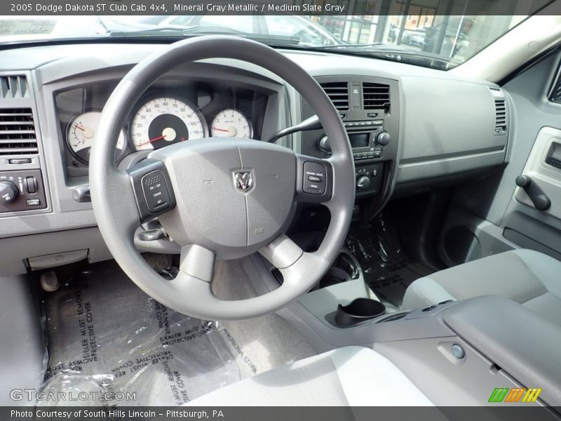 Mineral Gray Metallic / Medium Slate Gray 2005 Dodge Dakota ST Club Cab 4x4
