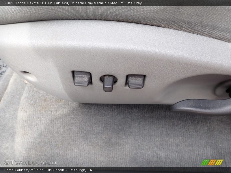 Mineral Gray Metallic / Medium Slate Gray 2005 Dodge Dakota ST Club Cab 4x4
