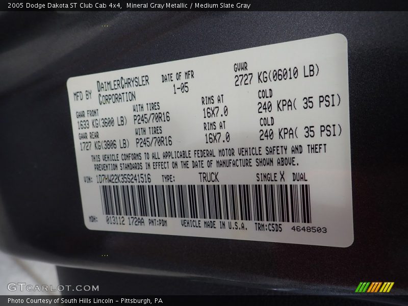 Mineral Gray Metallic / Medium Slate Gray 2005 Dodge Dakota ST Club Cab 4x4