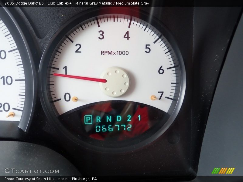 Mineral Gray Metallic / Medium Slate Gray 2005 Dodge Dakota ST Club Cab 4x4