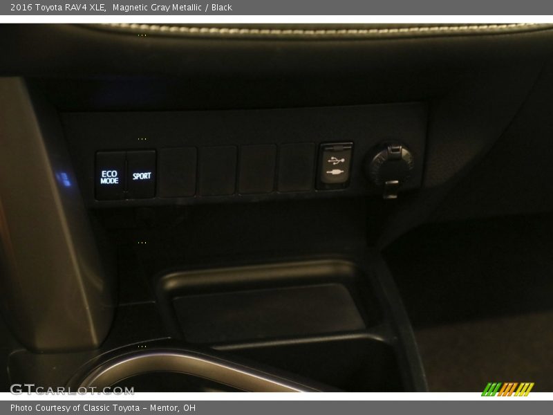 Magnetic Gray Metallic / Black 2016 Toyota RAV4 XLE