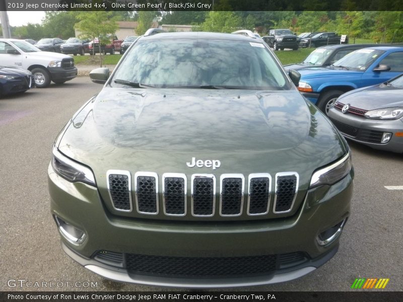 Olive Green Pearl / Black/Ski Grey 2019 Jeep Cherokee Limited 4x4