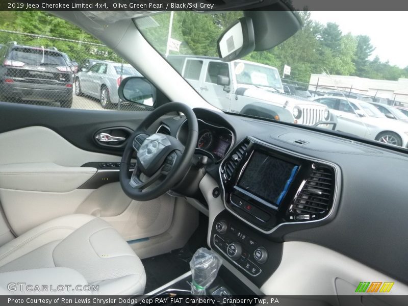 Olive Green Pearl / Black/Ski Grey 2019 Jeep Cherokee Limited 4x4