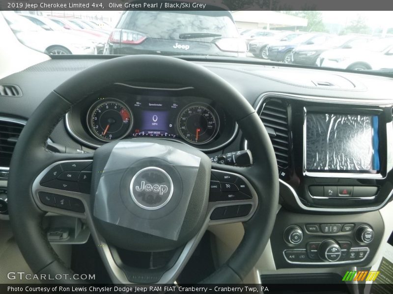 Olive Green Pearl / Black/Ski Grey 2019 Jeep Cherokee Limited 4x4