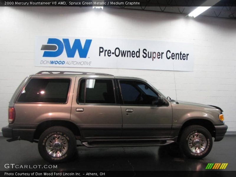 Spruce Green Metallic / Medium Graphite 2000 Mercury Mountaineer V8 AWD