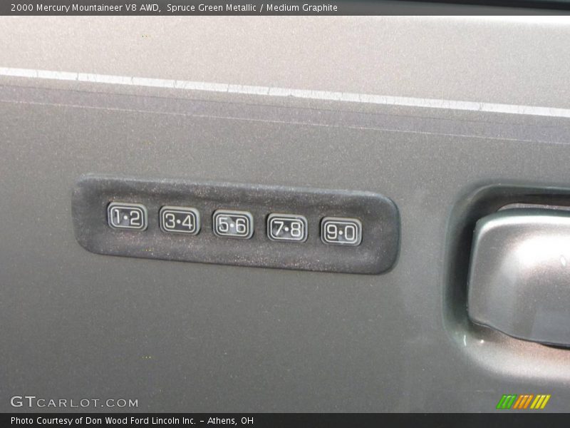 Spruce Green Metallic / Medium Graphite 2000 Mercury Mountaineer V8 AWD