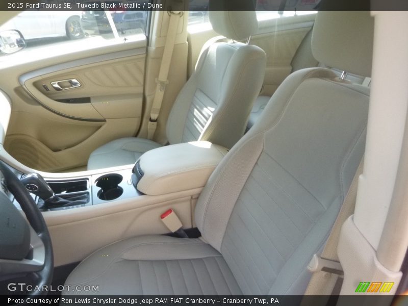 Tuxedo Black Metallic / Dune 2015 Ford Taurus SE