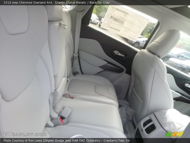Granite Crystal Metallic / Black/Ski Grey 2019 Jeep Cherokee Overland 4x4