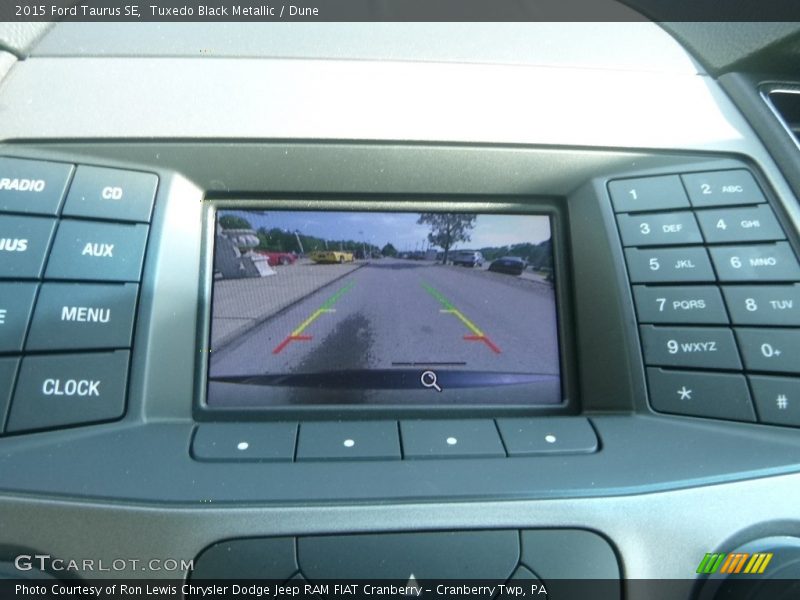 Tuxedo Black Metallic / Dune 2015 Ford Taurus SE
