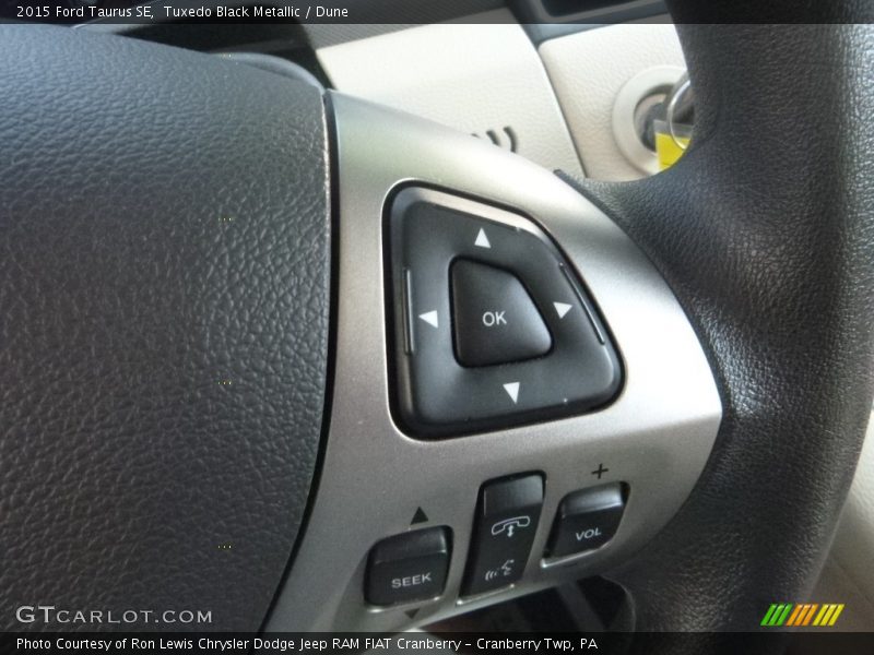 Tuxedo Black Metallic / Dune 2015 Ford Taurus SE