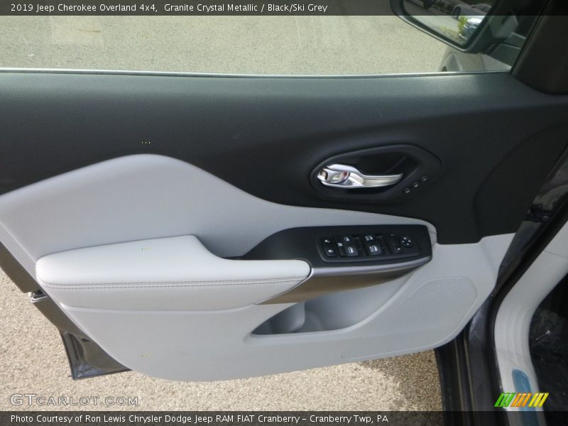 Granite Crystal Metallic / Black/Ski Grey 2019 Jeep Cherokee Overland 4x4