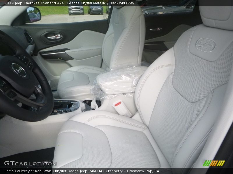 Granite Crystal Metallic / Black/Ski Grey 2019 Jeep Cherokee Overland 4x4