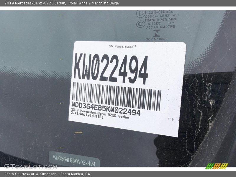 Polar White / Macchiato Beige 2019 Mercedes-Benz A 220 Sedan