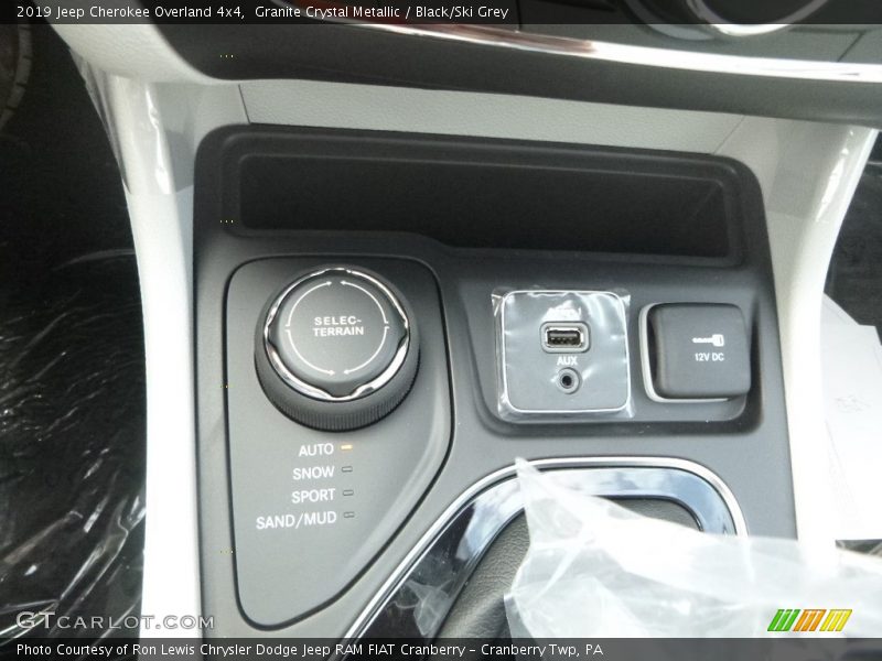 Granite Crystal Metallic / Black/Ski Grey 2019 Jeep Cherokee Overland 4x4