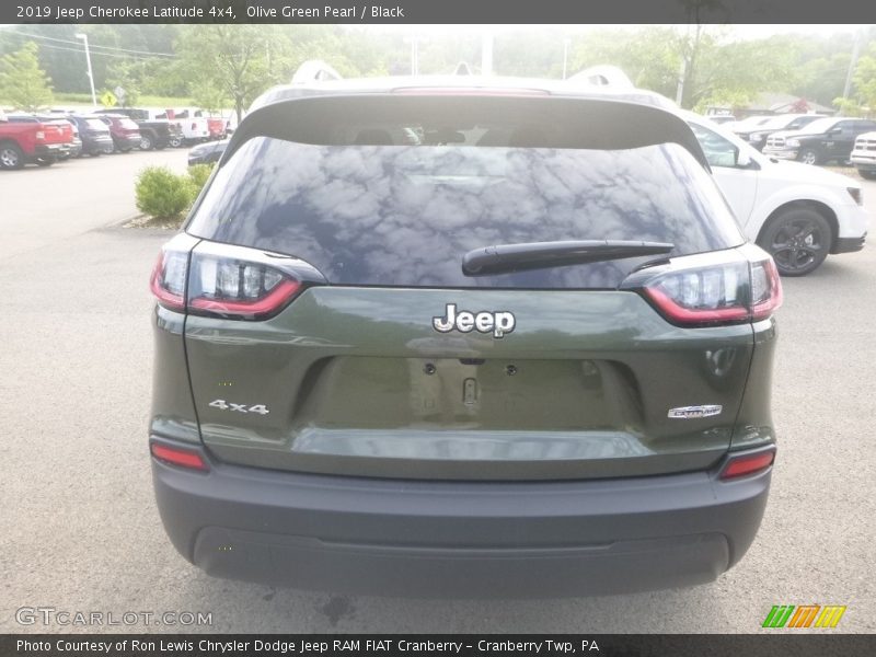 Olive Green Pearl / Black 2019 Jeep Cherokee Latitude 4x4
