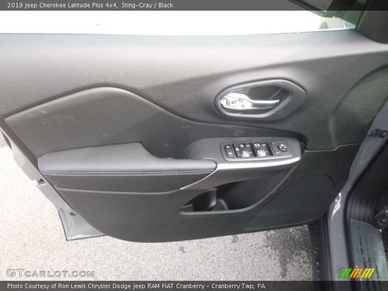 Sting-Gray / Black 2019 Jeep Cherokee Latitude Plus 4x4