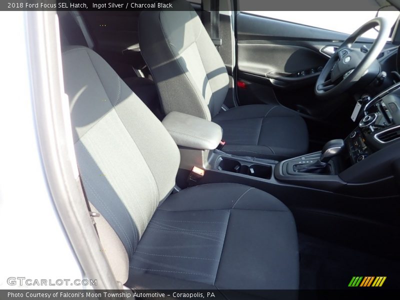 Ingot Silver / Charcoal Black 2018 Ford Focus SEL Hatch
