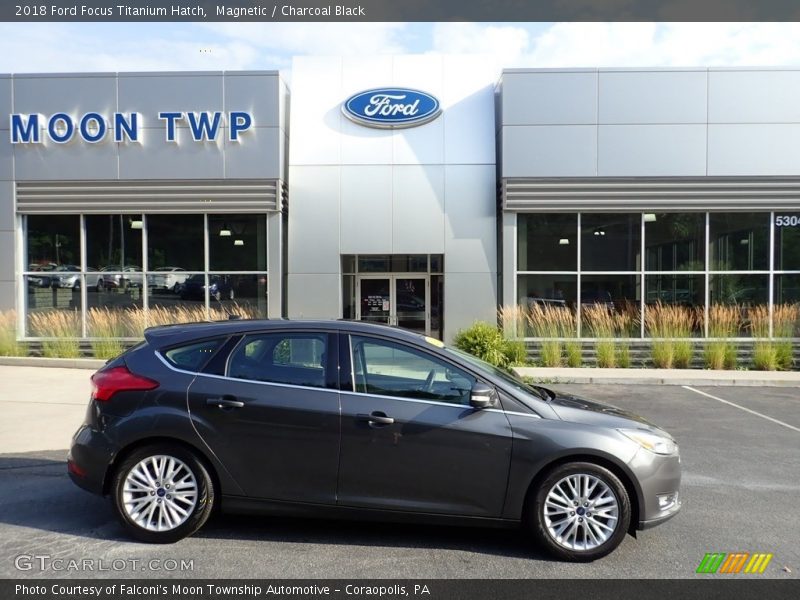 Magnetic / Charcoal Black 2018 Ford Focus Titanium Hatch