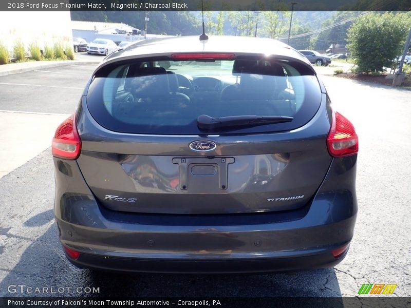 Magnetic / Charcoal Black 2018 Ford Focus Titanium Hatch