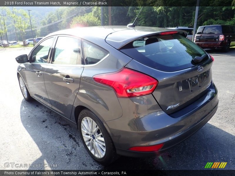 Magnetic / Charcoal Black 2018 Ford Focus Titanium Hatch