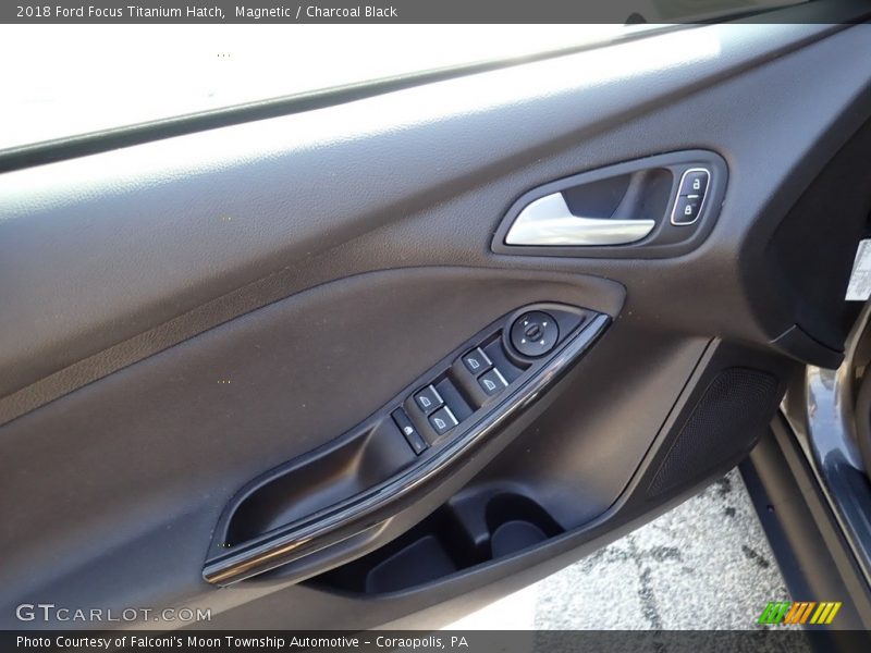 Magnetic / Charcoal Black 2018 Ford Focus Titanium Hatch